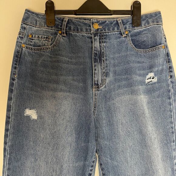 D. Jeans Contemporary | Distressed High-Rise Straight Leg Jeans | Size 6 - Picture 3 of 10